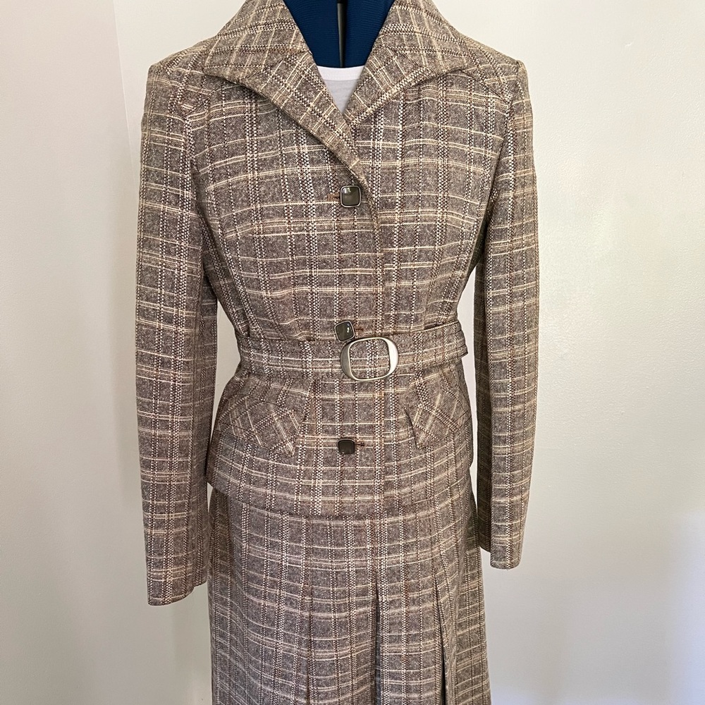 Women vintage skirt suit